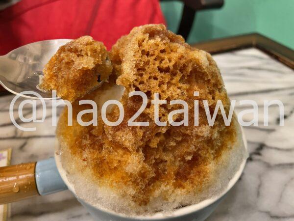 紅逗冰室 黒糖かき氷 スプーン 断面 食感 高雄 前金区